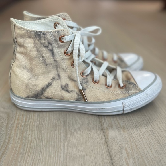 Converse All Star High Top in marble print - Picture 1 of 10